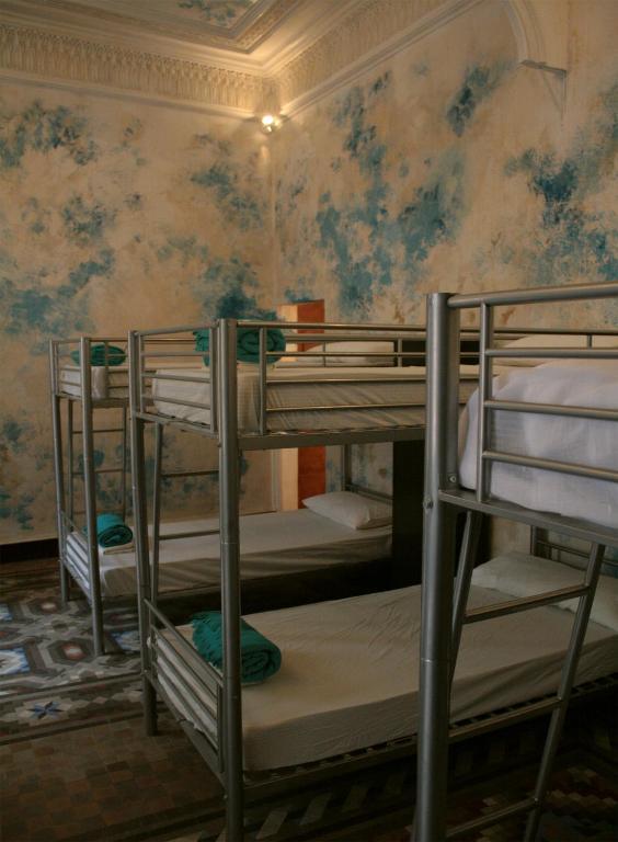 Hostel Bed & Art *